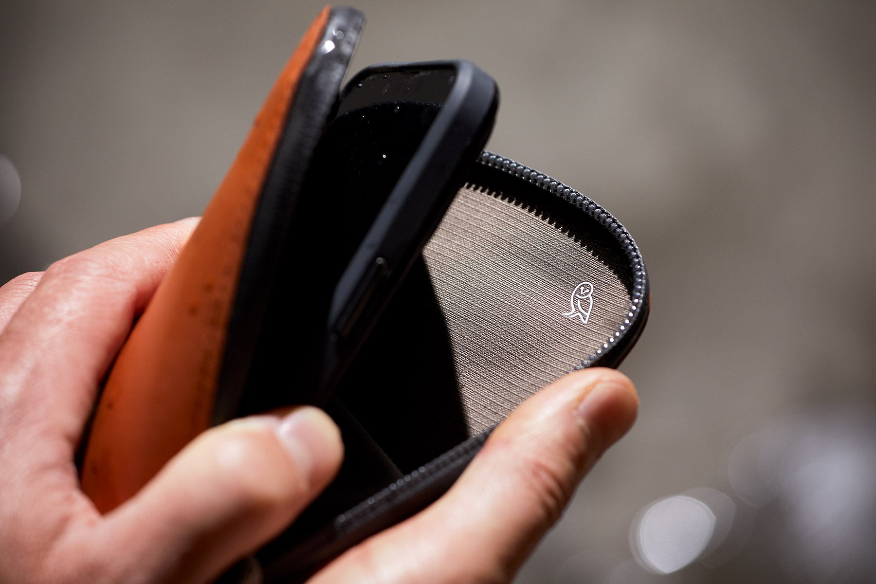 Bellroy All Conditions Phone Pocket Plus – Mined