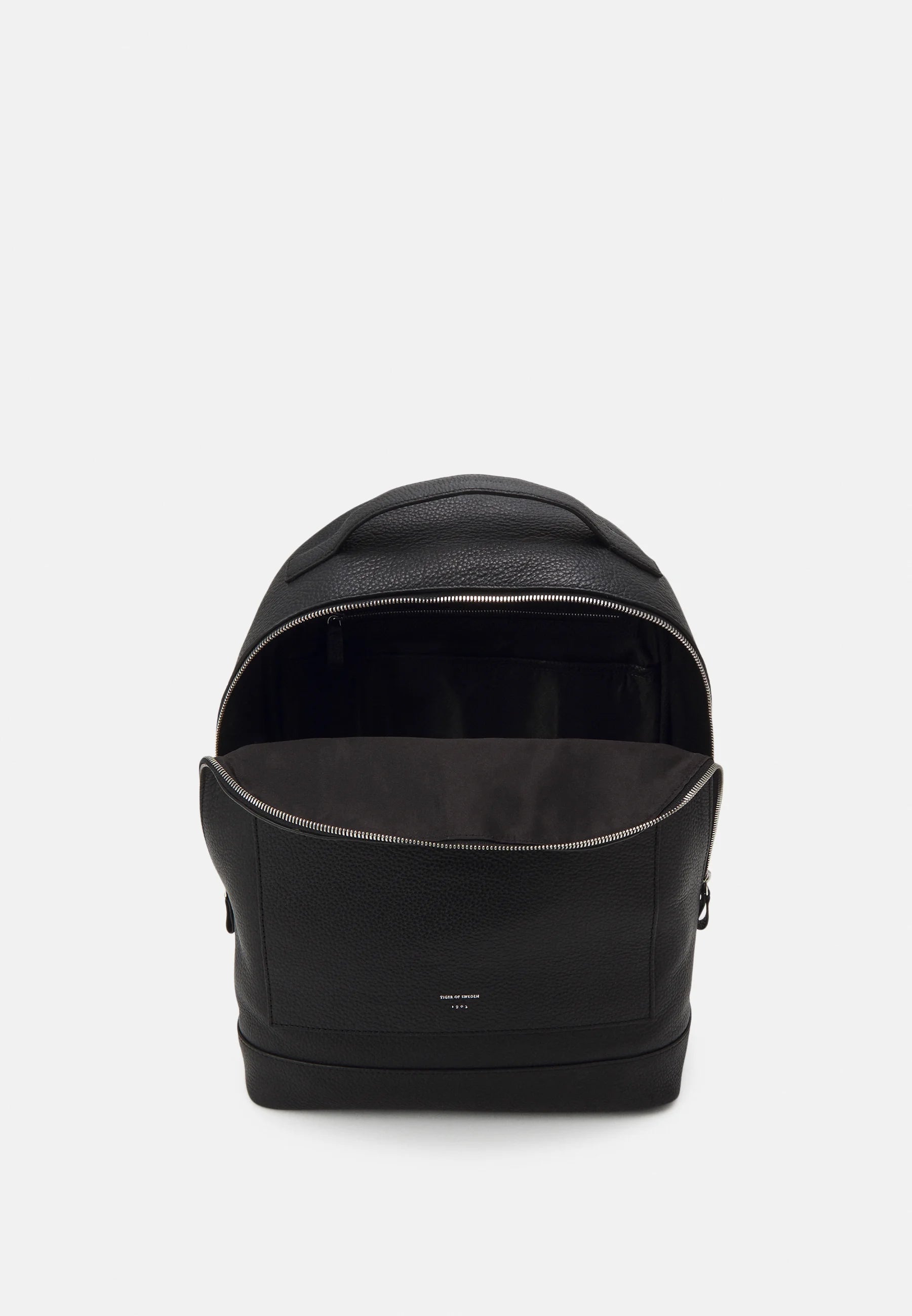 Minimalist leather backpack for professionals